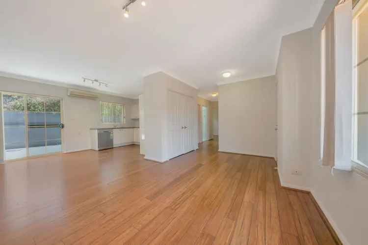 3 Bed Villa Eastwood NSW - Modern Kitchen, Private Courtyard, Lock-Up Garage