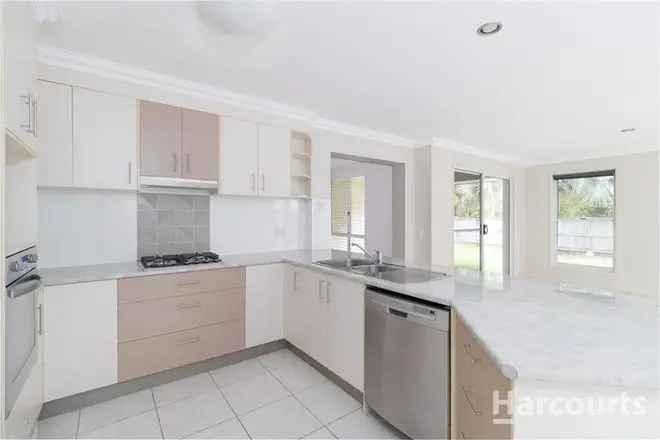 4-Bedroom Home Near Hervey Bay Medical Precinct and Beaches