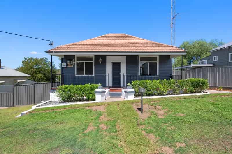 Real Estate For Lease - 8 Harris Street - Cessnock , NSW