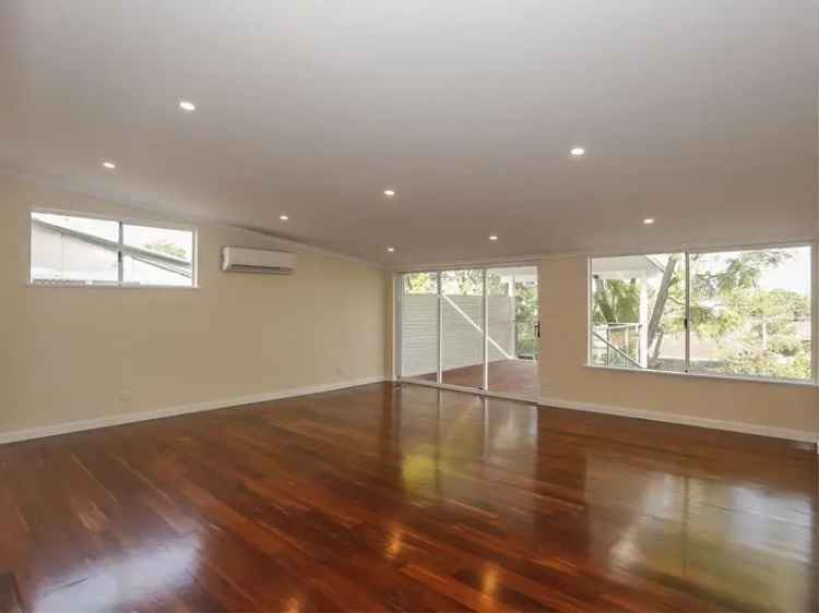 Modern Contemporary Kitchen, Spacious Lounge, Large Balcony, Perth CBD