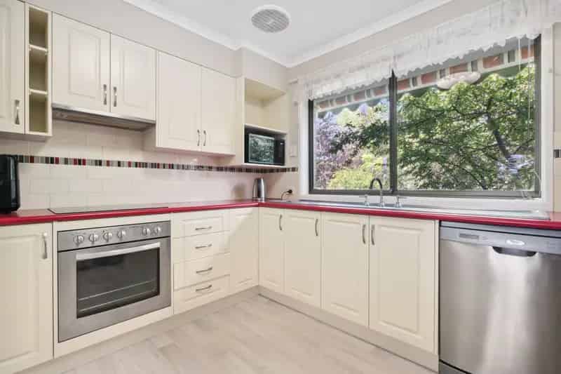 Rent 4 Bedroom House in 973sqm Block with Manicured Gardens