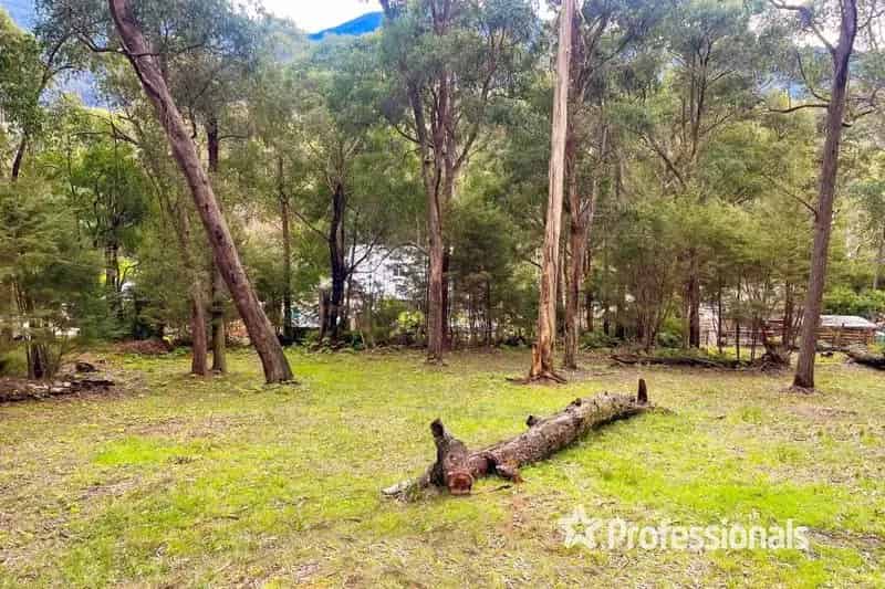 Escape to Your Own Land in Warburton with Mountain Views