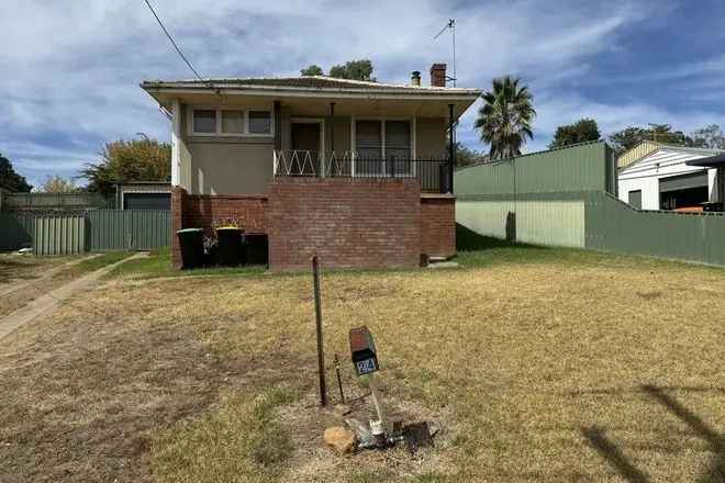 Two Three Bedroom Home Spacious Lounge Kitchen Backyard Shed Pets Considered