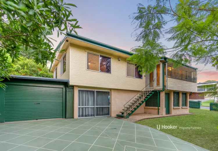 Renovated Highset Brick Timber Home Dual Living Potential 3 Beds 2 Baths