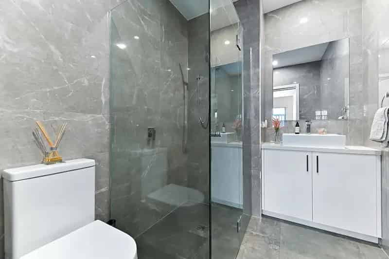 Modern Townhouse with Stunning Melbourne Skyline Views and Prime Location (Not Facing Waverley Road – On Hiscock Street)