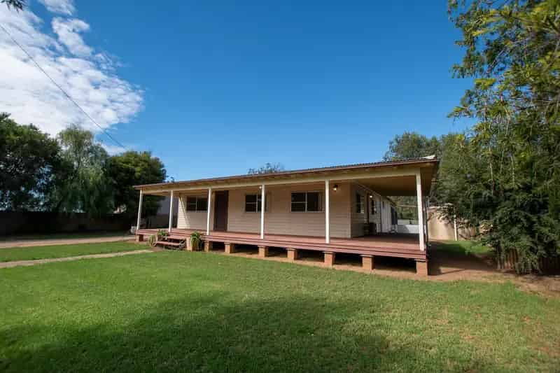 16 Claret Street, Forbes NSW 2871 - House For Lease