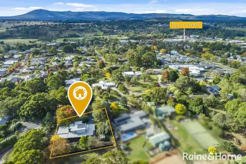 House For Sale , 103, Howey Street, Gisborne, Victoria