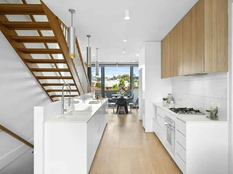 Buy Luxury Townhouse in Geelong with Modern Features and Close Amenities