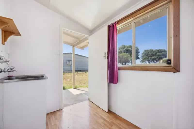 Rent Dual Accommodation House in Quiet Cul-de-Sac Ideal for Families
