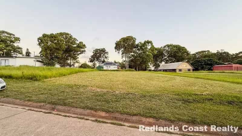 Prime 559m² Flat & Grassed Block No Flood, Fire, or Council Overlays!