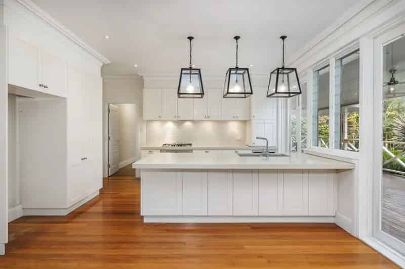 Lease House in Pymble with Expansive Interiors and Beautiful Gardens