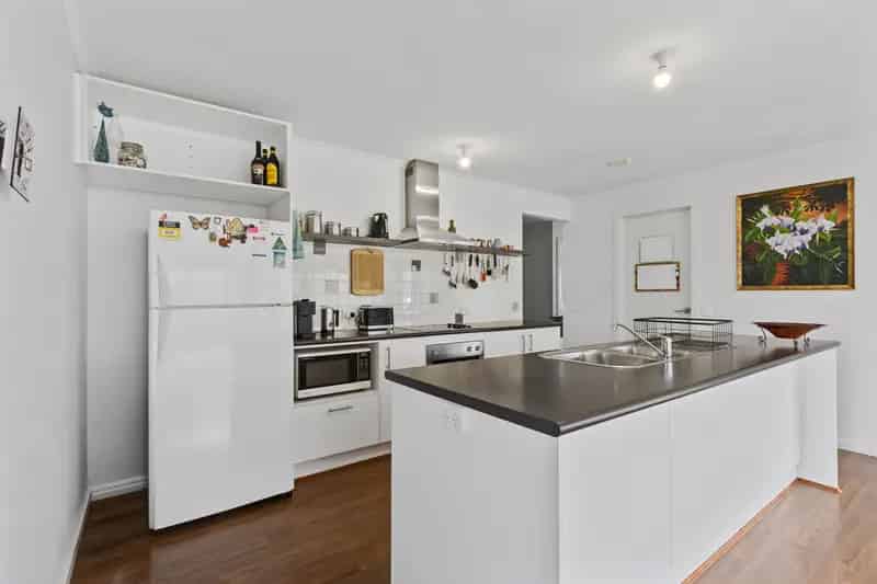 Buy house in Inverloch spacious family living with backyard