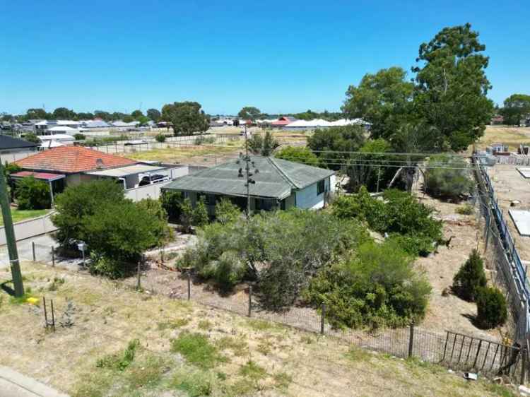 House For Sale in City of Canning, Western Australia