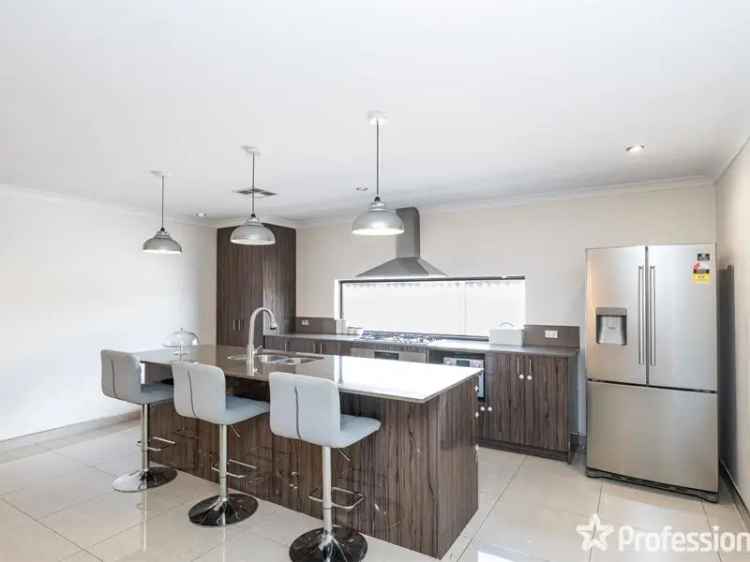 Stunning 4 Bed 3 Bath Family Home Modern Elegance Ample Parking