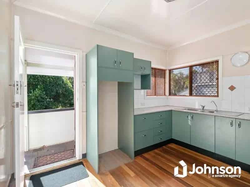 Charming Family Home - Walk To Park, Cafes, Schools & More!