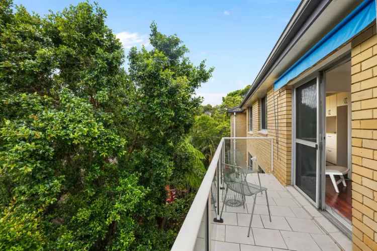 Lease Top Floor Apartment Freshwater with Outdoor Balcony