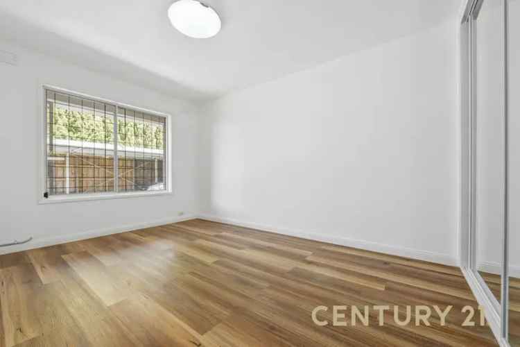 Stunning Renovated Apartment Near Dandenong Market