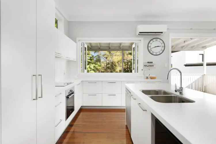 Charming Renovated Cottage Near Trains and Schools