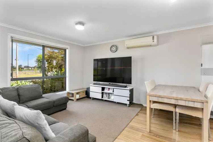 3 Bed Unit Near Parkland - Low Maintenance Living