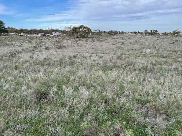 Buy land blocks in Wudinna with 5.2 Ha total area