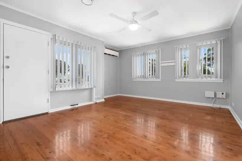 Lease four bedroom house in Kingswood with modern features and backyard
