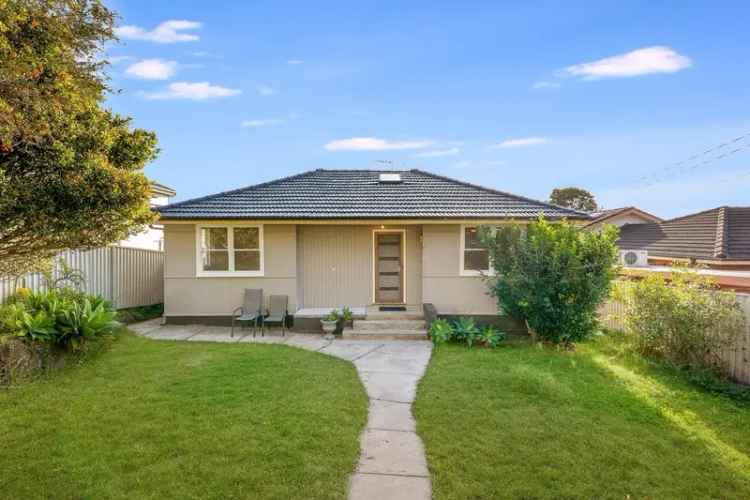 Family Home in Mount Colah: 3 Beds, 1 Bath, Outdoor Entertaining