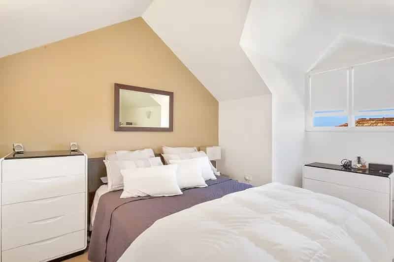 4 rooms house of 315 m² in Sydney