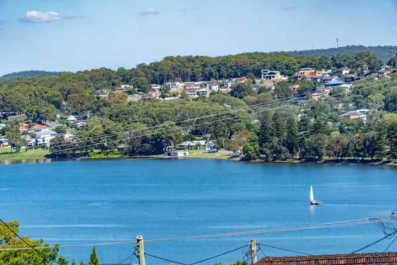 75 Thompson Road, Speers Point NSW 2284 - House For Sale