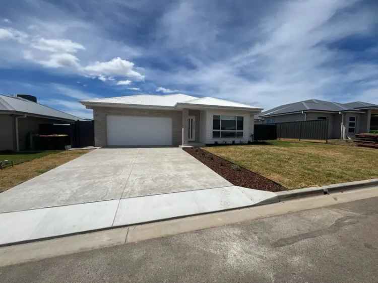 BRAND NEW 4 BEDROOM HOME - CALALA LOCATION