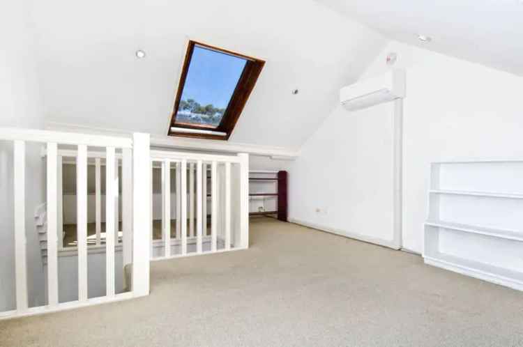 Spacious Paddington Terrace Featuring Large Sun-drenched Courtyard