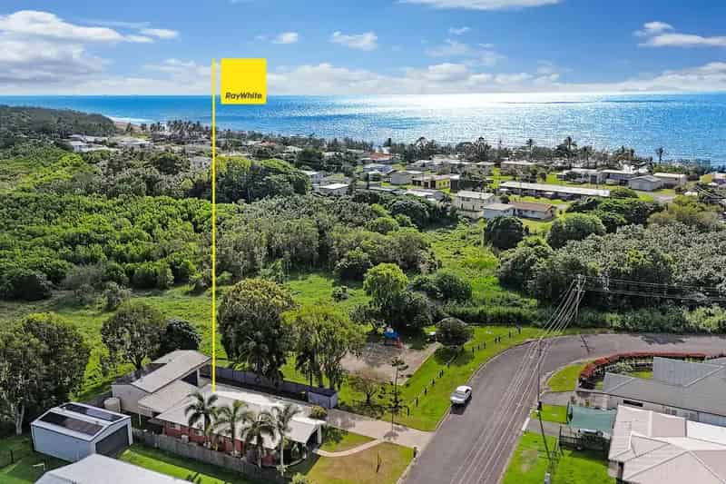 FIRST HOME OR DOWNSIZER, MOMENTS TO THE BEACH!