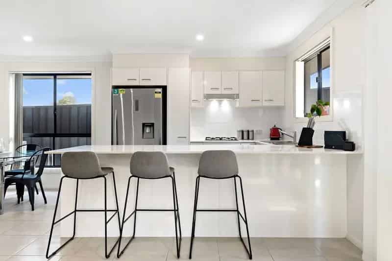 Lease Modern Unit in Cessnock with Two Bedrooms and Courtyard