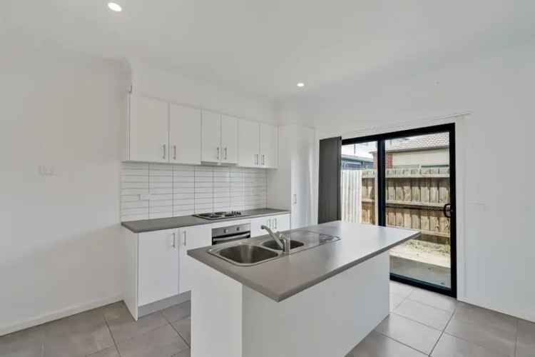 A Stunning 3 Bedroom Home in Cranbourne North