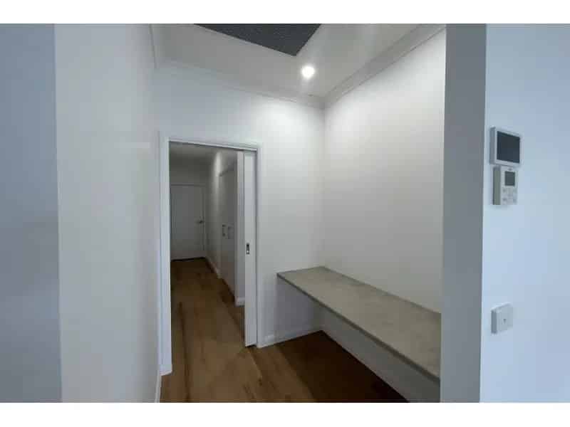 Newly Built Residence Only A Short Walk To Cbd, Cafes And Riverfront.