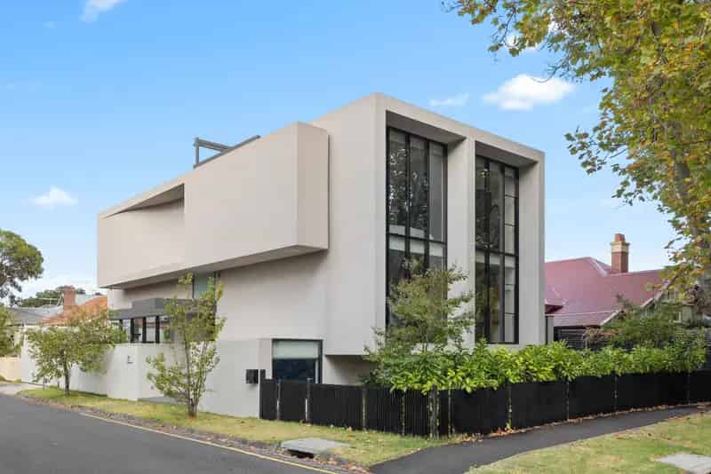 Luxury buy house in Brighton with pool and cinema