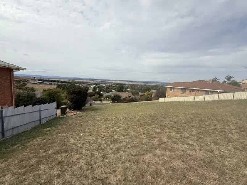 Prime Vacant Land with Elevated Easterly Views - 882sqm in Sought-After East Parkes