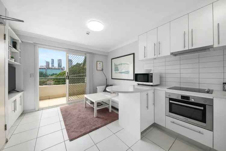 Fully Furnished One Bedroom Apartment South Brisbane City Park Views