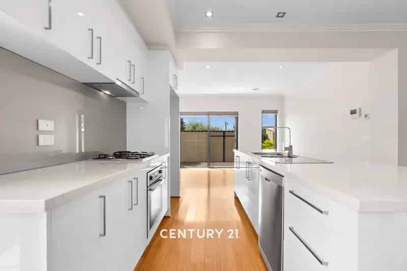 4/23 Ross Street, Dandenong VIC 3175 - Townhouse For Sale