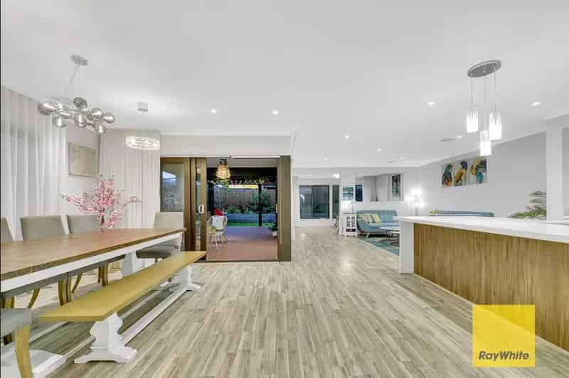 Immaculately Presented 'Henley Built ' Family Home in a Premium Location in 'New Gate Estate' Tarneit !!!