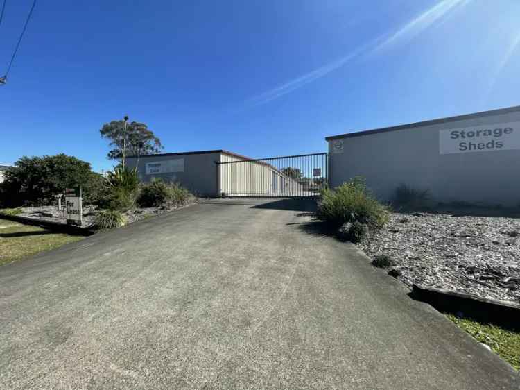 Lease warehouse storage facility in Taree with secure access