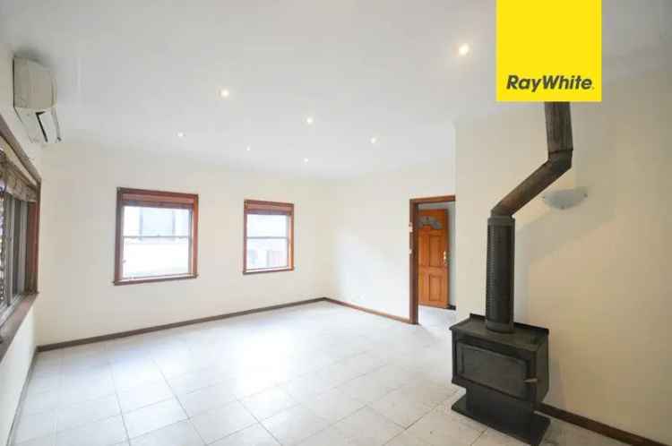 BEAUTIFULLY PRESENTED FAMILY HOME IN DESIRED LOCATION