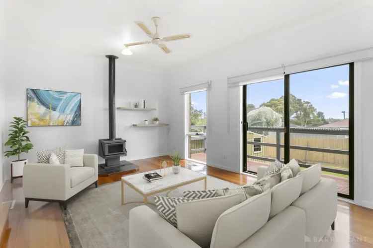 Beautiful Family Home with Bonus Family Room in Dandenong North