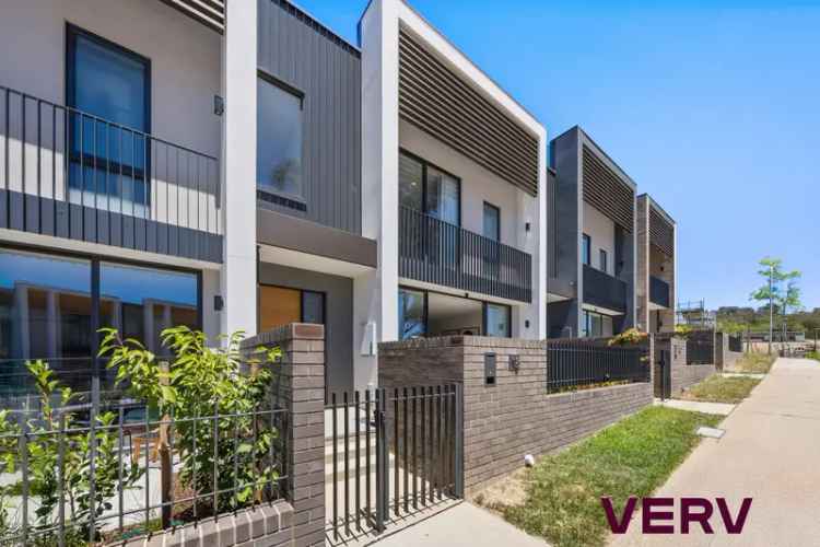 Stylish townhouse for rent in Red Hill with modern features and conveniences