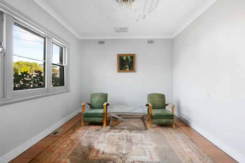 Charming Character, Unbeatable Convenience - Front Unit with No Owners Corporation