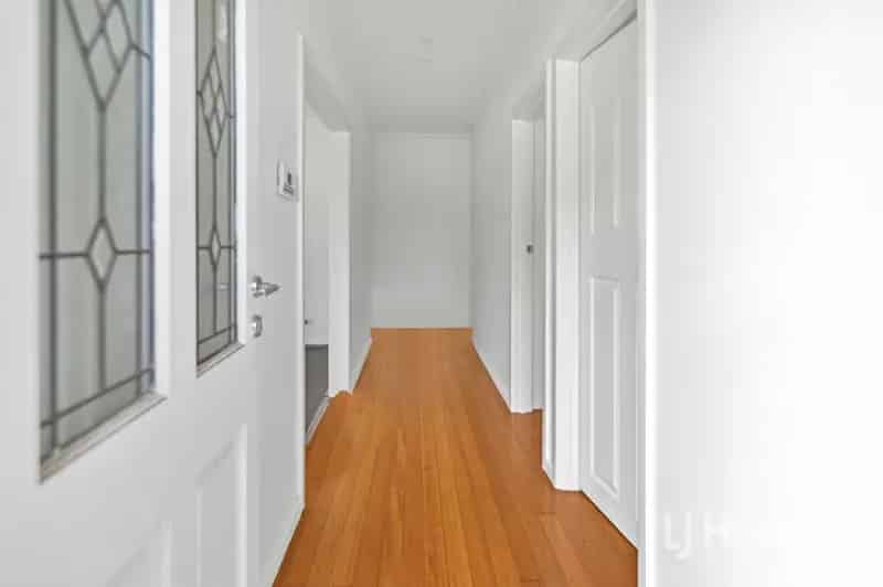 Updated Deco-Era Home Near Crofts Park Altona North
