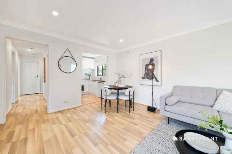 Sleek, Sophisticated & Well Located!
