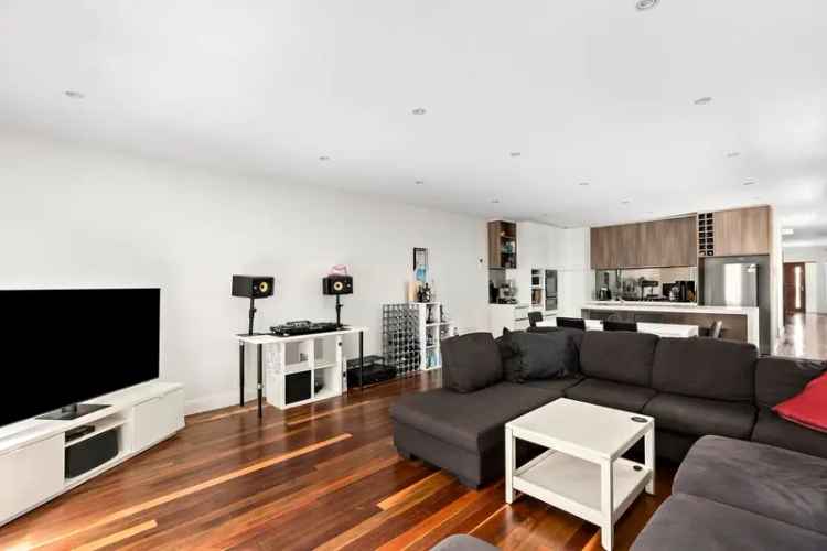 House For Sale in Melbourne, Victoria