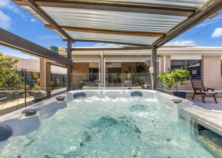 Beautiful Family Home in Beerwah with Pool