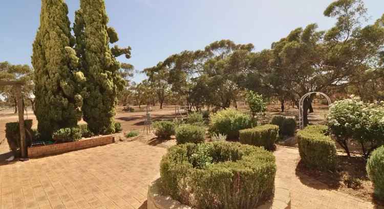 5-Acre Home with Granny Flat and Workshop Near Wongan Hills