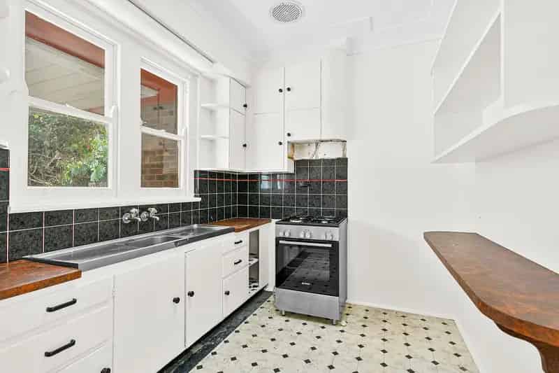 Real Estate For Lease - 50 McKenzie Avenue - Wollongong , NSW